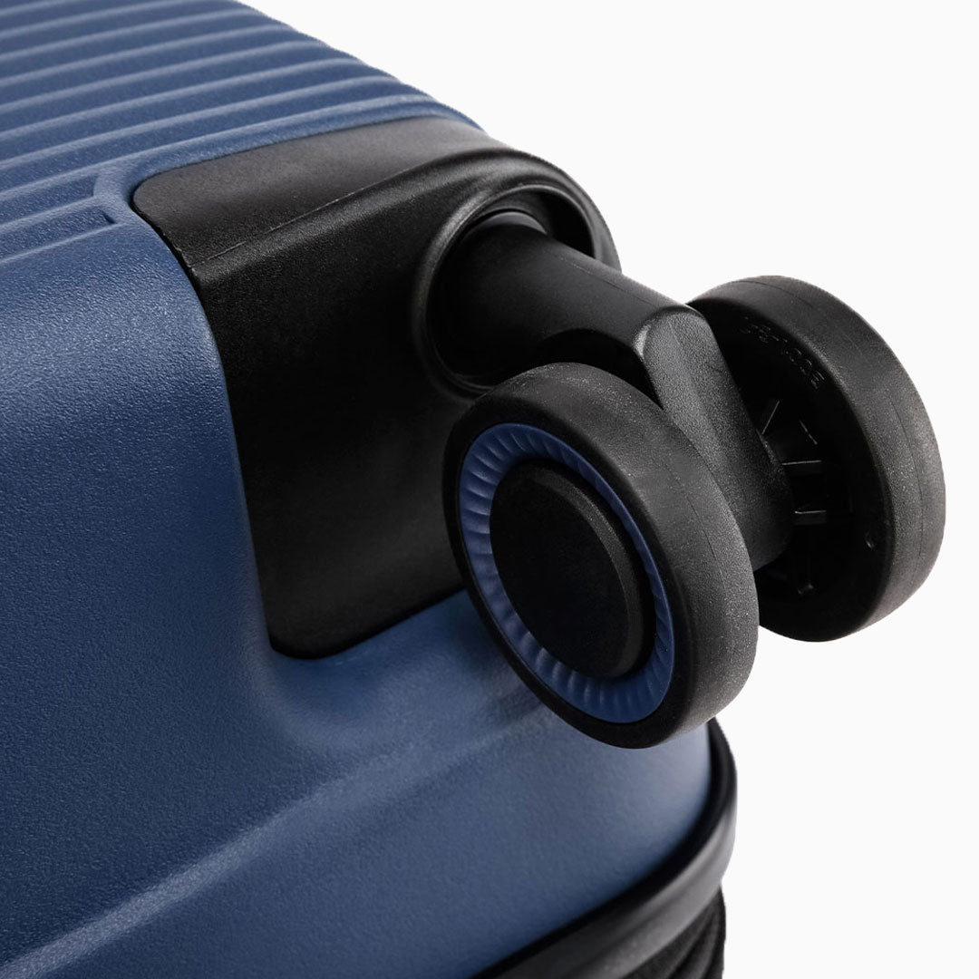 Navy — Dallas hard shell suitcase, 55.5cm cabin, spinner wheels, detail