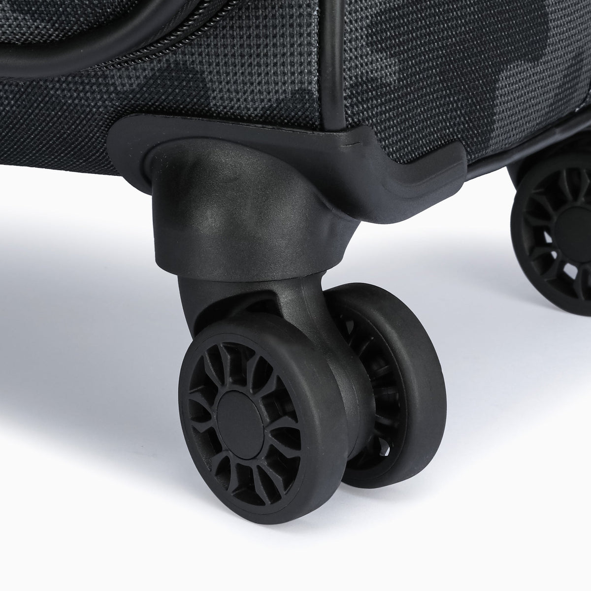Camo — Fantana Prints soft case, double spinner wheels, close-up