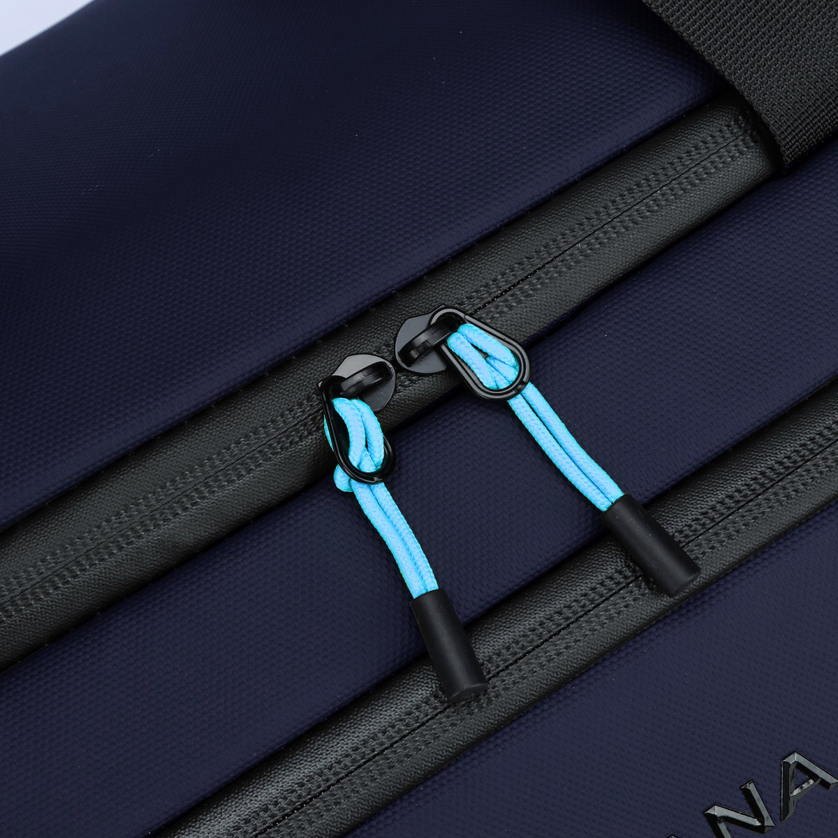 Navy — Voyager Holdall, zip pulls, detail