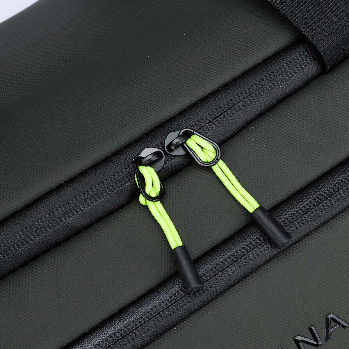 Olive — Voyager Holdall, zip pulls, detail